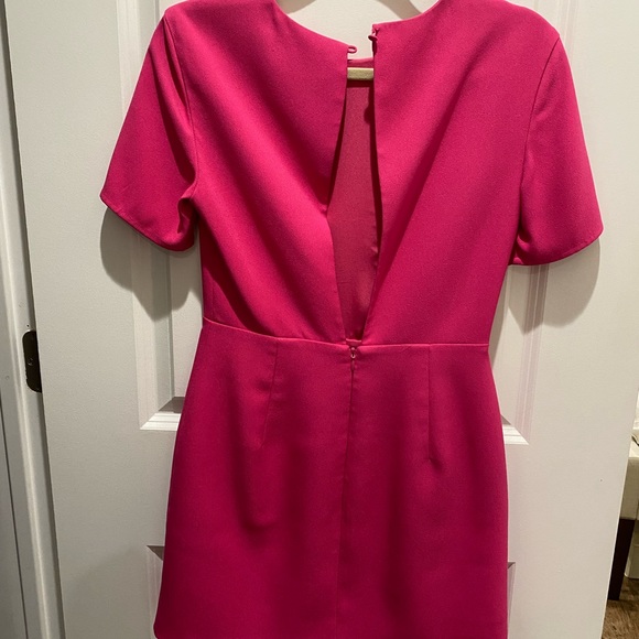 Pink short sleeve open back dress - Picture 2 of 3